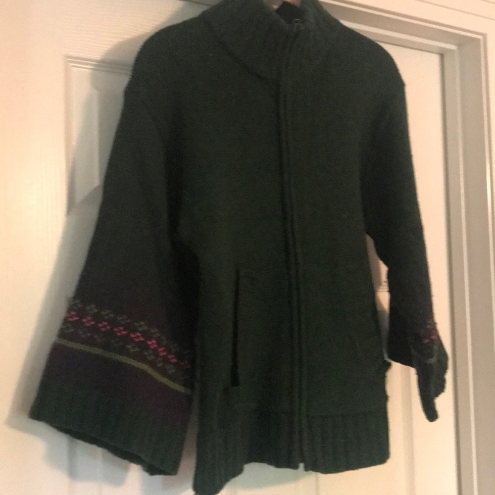 Beautiful Zip Front Sweater - Picture 2 of 7